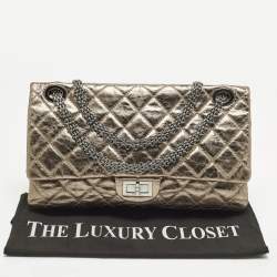 مملوكة مسبقًا حقيبة شانيل ريشيو 2.55 كلاسيك 228  جلد فضي مبطن بقلاب