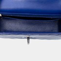 مملوكة مسبقًا Chanel Blue Mini Rectangular Classic Chevron Patent Single Flap