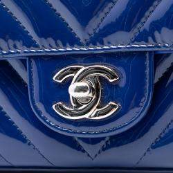 مملوكة مسبقًا Chanel Blue Mini Rectangular Classic Chevron Patent Single Flap