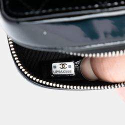 Pre Owned Chanel Black CC Quilted Patent Diamond Resin Clutch With Chain