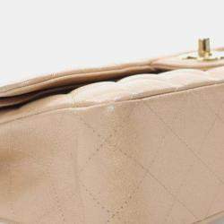 مملوكة مسبقًا حقيبة شانيل بني كافيار متلألئة كلاسيكية متوسطة مزدوجة الطية