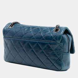 Pre Owned حقيبة شانيل فلاب بلون أزرق متوسط من جلد العجل وعمرها مزدوج اللون
