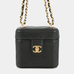 Pre Owned حقيبة شانيل فانيتي CC صغيرة مبطنة جلد حملان سوداء بسلسلة