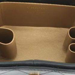 Pre Owned حقيبة شانيل فانيتي CC صغيرة مبطنة جلد حملان سوداء بسلسلة