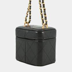 Pre Owned حقيبة شانيل فانيتي CC صغيرة مبطنة جلد حملان سوداء بسلسلة