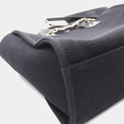 مملوكة مسبقًا حقيبة كتف شانيل دوفيل قماش وجلد سوداء بحجم مزدوج كبير