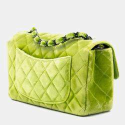 Pre Owned حقيبة شانيل كلاسيكية صغيرة مستطيلة مخمل أسود أخضر رفرف واحد