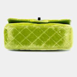 Pre Owned حقيبة شانيل كلاسيكية صغيرة مستطيلة مخمل أسود أخضر رفرف واحد