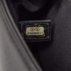 مملوكة مسبقًا حقيبة رفرف شانيل جلد مخملي أسود وأحمر صغير وعجل