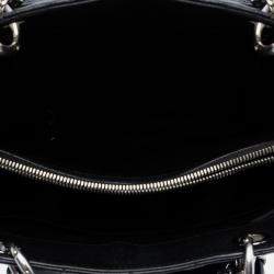 مملوكة مسبقًا حقيبة يد شانيل غراند شوبينغ جلد كافيار أسود