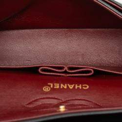 مملوكة مسبقًا حقيبة صغيرة شانيل كلاسيك جلد خروف سوداء ذات غطاء مزدوج