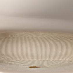 Pre Owned قلب شانيّل أبيض مبطّن صغير من جلد الخراف بشعار CC للقطع النقدية