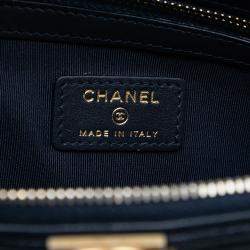 مملوكة مسبقًا حقيبة كلتش شانيل بصندوق أزرق متوسط مبطن كافيار