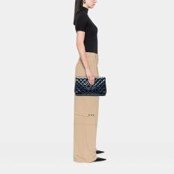 مملوكة مسبقًا Chanel Blue CC Quilted Patent Timeless Clutch