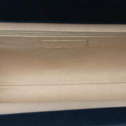 مملوكة مسبقًا Chanel Blue CC Quilted Patent Timeless Clutch