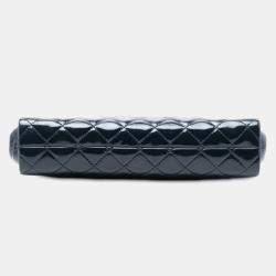 مملوكة مسبقًا Chanel Blue CC Quilted Patent Timeless Clutch