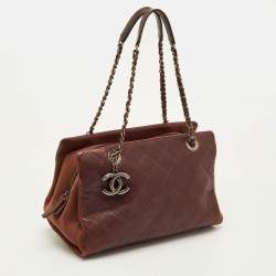 مملوكة مسبقًا Chanel Diamond Embossed Large Burgundy Leather CC Zip Shopping Tote