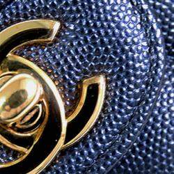 Pre Owned حقيبة ذات رفرف مزدوج شانيل كلاسيك متوسط جلد كافيار أزرق