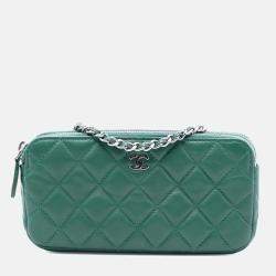 مملوكة مسبقًا محفظة شانيال بسلسلة جلد خروف مبطن أخضر سي سي بسحاب مزدوج