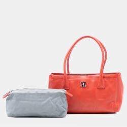 مملوكة مسبقًا حقيبة يد شانيل سيرف جلد عجل صغيرة حمراء