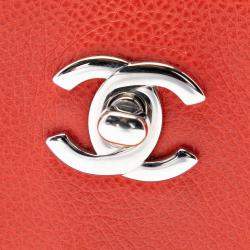 مملوكة مسبقًا حقيبة يد شانيل سيرف جلد عجل صغيرة حمراء