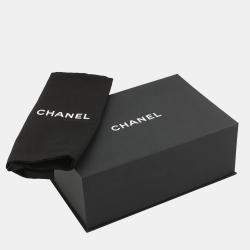 Pre Owned حقيبة شانيل قلاب صغير بمقبض علوي مطراز من جلد الحملان الأسود