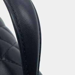 Pre Owned حقيبة شانيل قلاب صغير بمقبض علوي مطراز من جلد الحملان الأسود
