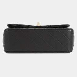 Pre Owned حقيبة شانيل قلاب صغير بمقبض علوي مطراز من جلد الحملان الأسود