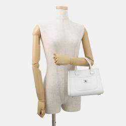 Pre Owned حقيبة شانيل نيو إكزكيتيف ٢ واي جلد أبيض حجم صغير