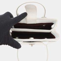 Pre Owned حقيبة شانيل نيو إكزكيتيف ٢ واي جلد أبيض حجم صغير