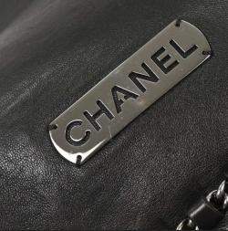 مملوكة مسبقًا Chanel Black Lambskin Luxury Chain Around Hobo Bag