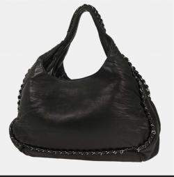 مملوكة مسبقًا Chanel Black Lambskin Luxury Chain Around Hobo Bag