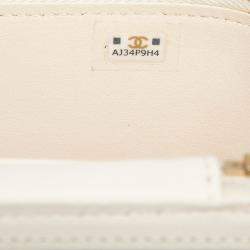 Pre Owned Chanel White Small Quilted Lambskin Vanity Case with Chain