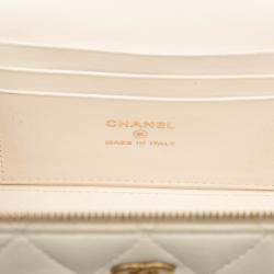 Pre Owned Chanel White Small Quilted Lambskin Vanity Case with Chain