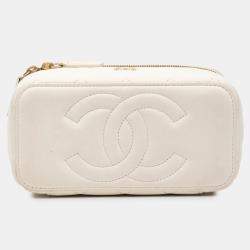 Pre Owned Chanel White Small Quilted Lambskin Vanity Case with Chain