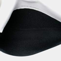 مملوكة مسبقًا Chanel White Quilted Lambskin About Pearls Card Holder On Chain