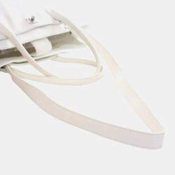 Pre Owned حقيبة توت شانيال تنفيذية من جلد العجل الأبيض متوسط ​​الحجم