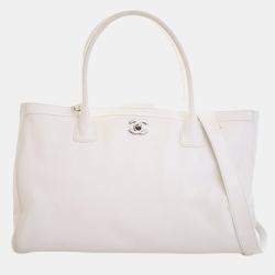 Pre Owned حقيبة توت شانيال تنفيذية من جلد العجل الأبيض متوسط ​​الحجم