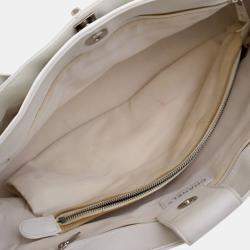 Pre Owned حقيبة توت شانيال تنفيذية من جلد العجل الأبيض متوسط ​​الحجم