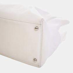 Pre Owned حقيبة توت شانيال تنفيذية من جلد العجل الأبيض متوسط ​​الحجم