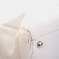 Pre Owned حقيبة توت شانيال تنفيذية من جلد العجل الأبيض متوسط ​​الحجم