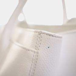 Pre Owned حقيبة توت شانيال تنفيذية من جلد العجل الأبيض متوسط ​​الحجم