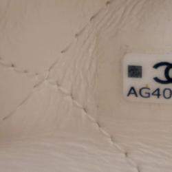 Pre Owned Chanel White Mini Shiny Crumpled Quilted Lambskin Chain Around Pouch