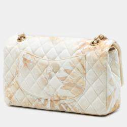 مملوكة مسبقًا حقيبة شانيل قلاب مزدوج زهري قماشي مطبوع كلاسيكي أبيض/بيج متوسط