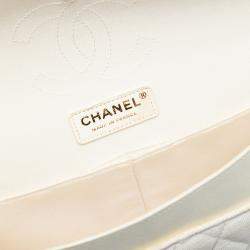 مملوكة مسبقًا حقيبة شانيل قلاب مزدوج زهري قماشي مطبوع كلاسيكي أبيض/بيج متوسط