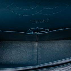 Pre Owned حقيبة شانيل كبيرة زرقاء كلاسيكية كافيار مزدوجة فلاپ