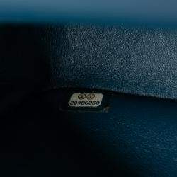 Pre Owned حقيبة شانيل كبيرة زرقاء كلاسيكية كافيار مزدوجة فلاپ