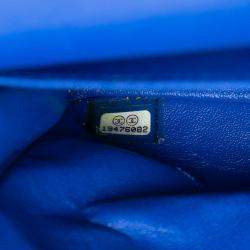 مملوكة مسبقًا حقيبة شانيل زرقاء وسط قماش جيرسي  بطيتين