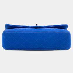 مملوكة مسبقًا حقيبة شانيل زرقاء وسط قماش جيرسي بطيتين