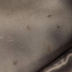 Pre Owned حقيبة شانيل مكعب ثلجي فضي بار مبطن بي في سي وجلد معدني قلاب